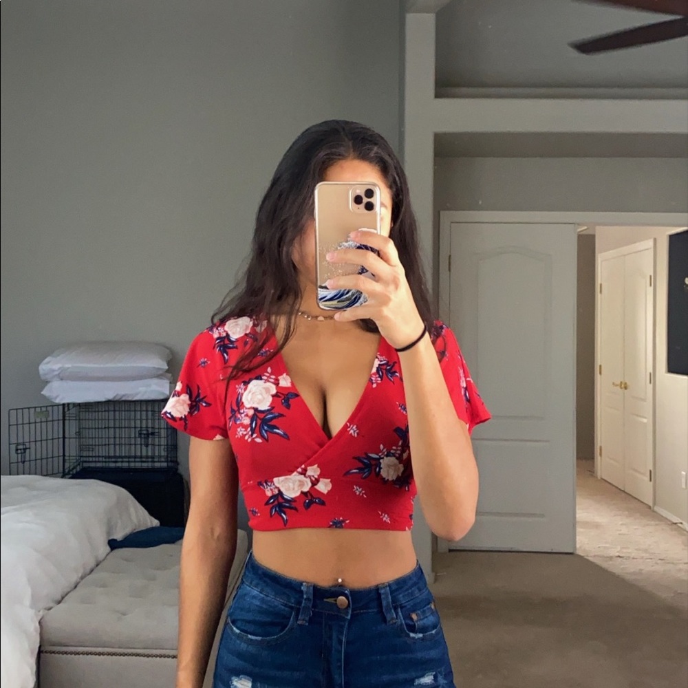 Red Tie Back Crop Top💃🏽